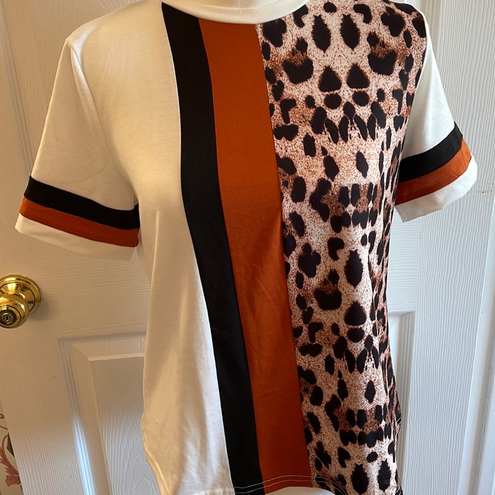 Never worn knit scoop neck tee. Animal print with great colors.